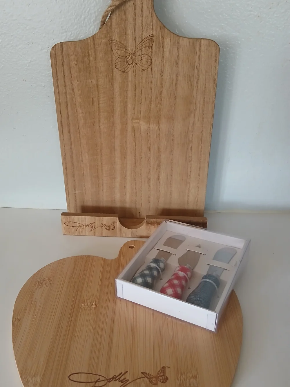 Dolly Parton Bamboo Cheese Board Set And Cookbook Stand